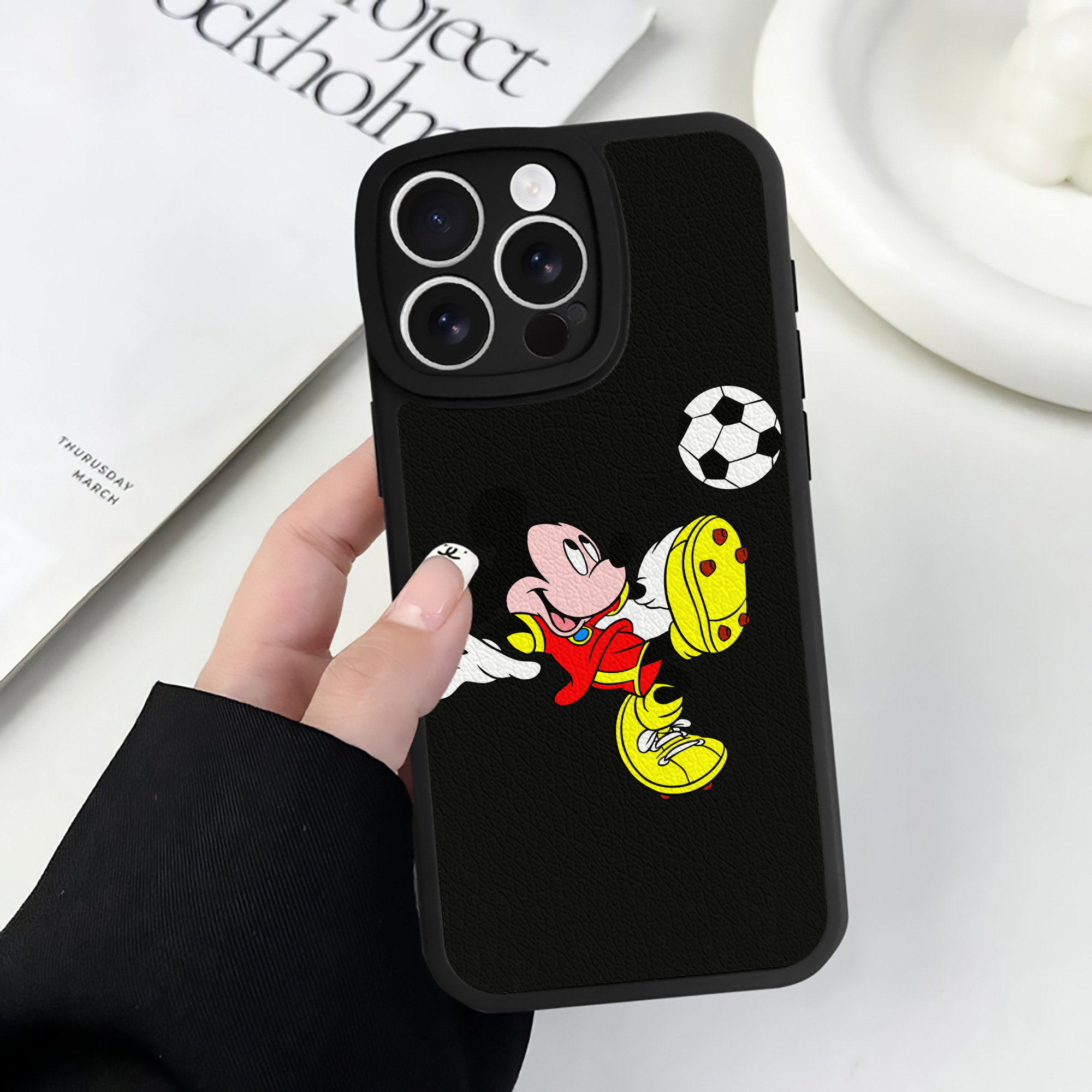 （画像用） ミッキーマウス Mickey Mouse 【iPhone 16シリーズ対応】シリコンスマホケース（レザー調） 材質：シリコン